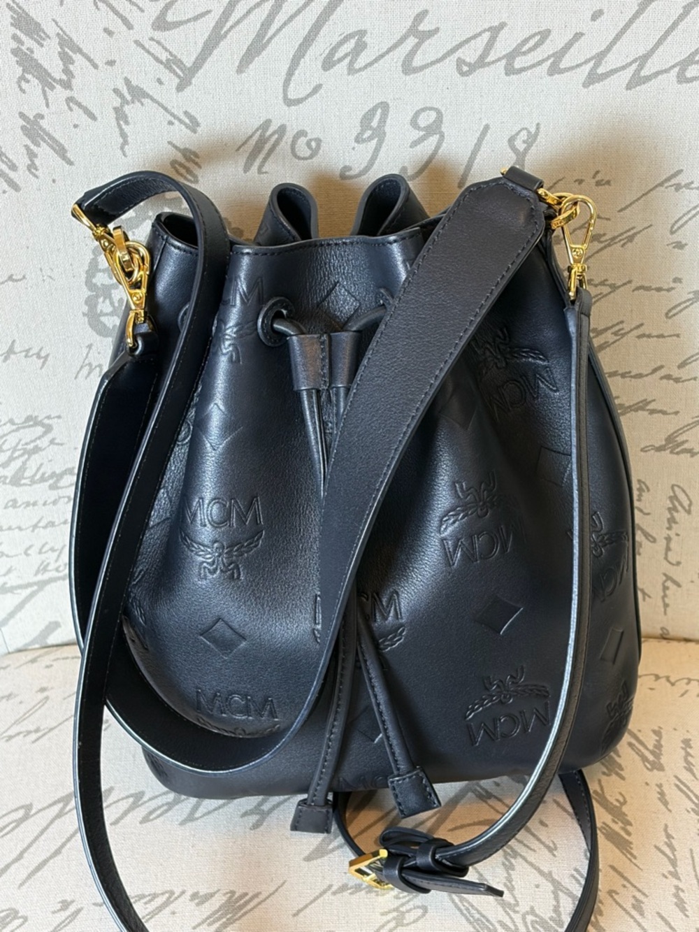 MCM LEATHER BUCKET BAG REVIEWED ON LIVE